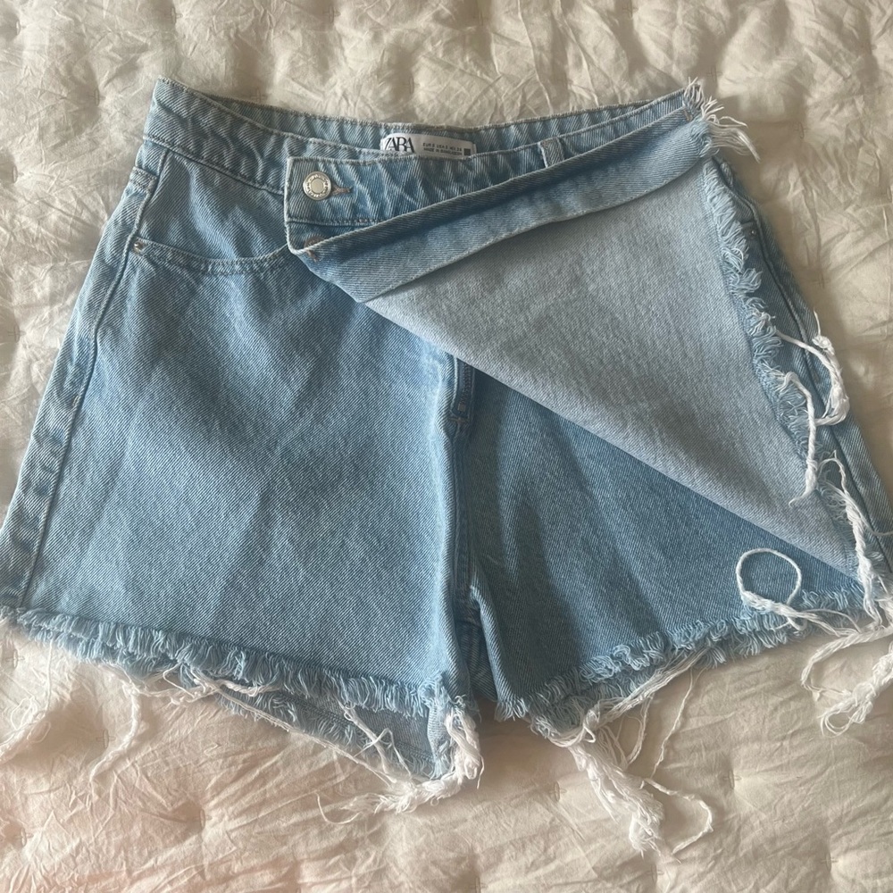 ZARA -  Skort a high waist with front pockets and back patch pockets.  Front hid